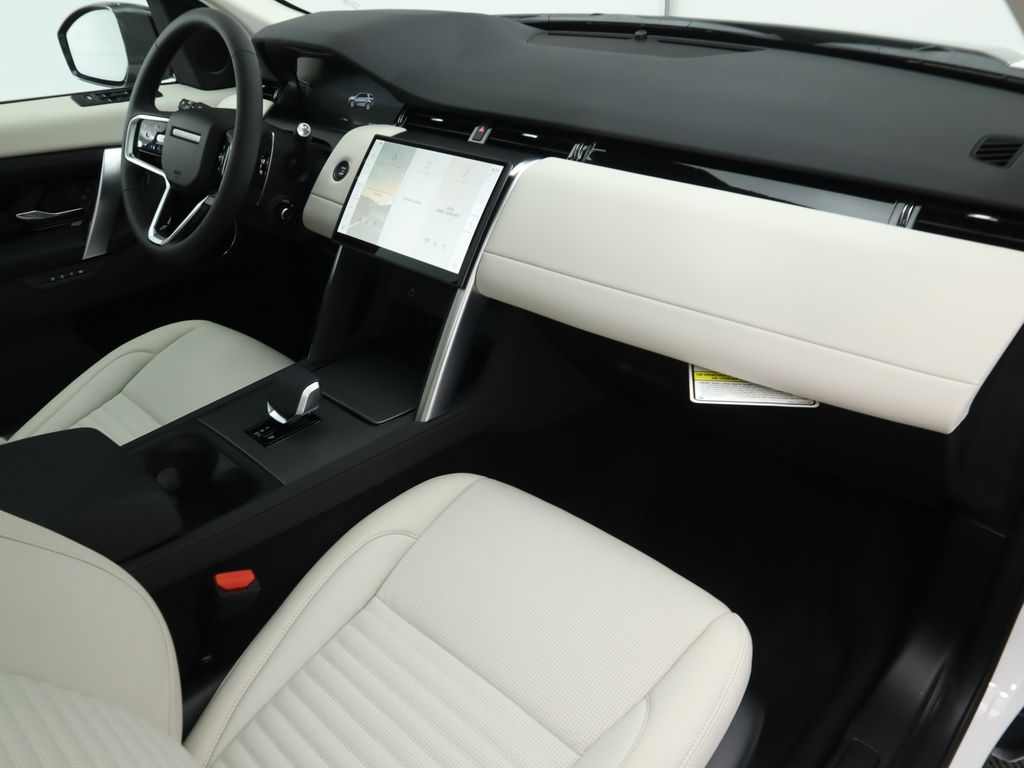 Thumbnail: 2024 Land Rover Discovery Sport - 18