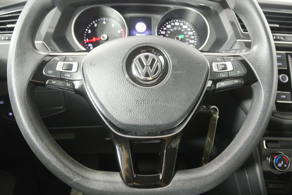 Thumbnail: 2018 Volkswagen Tiguan - 18