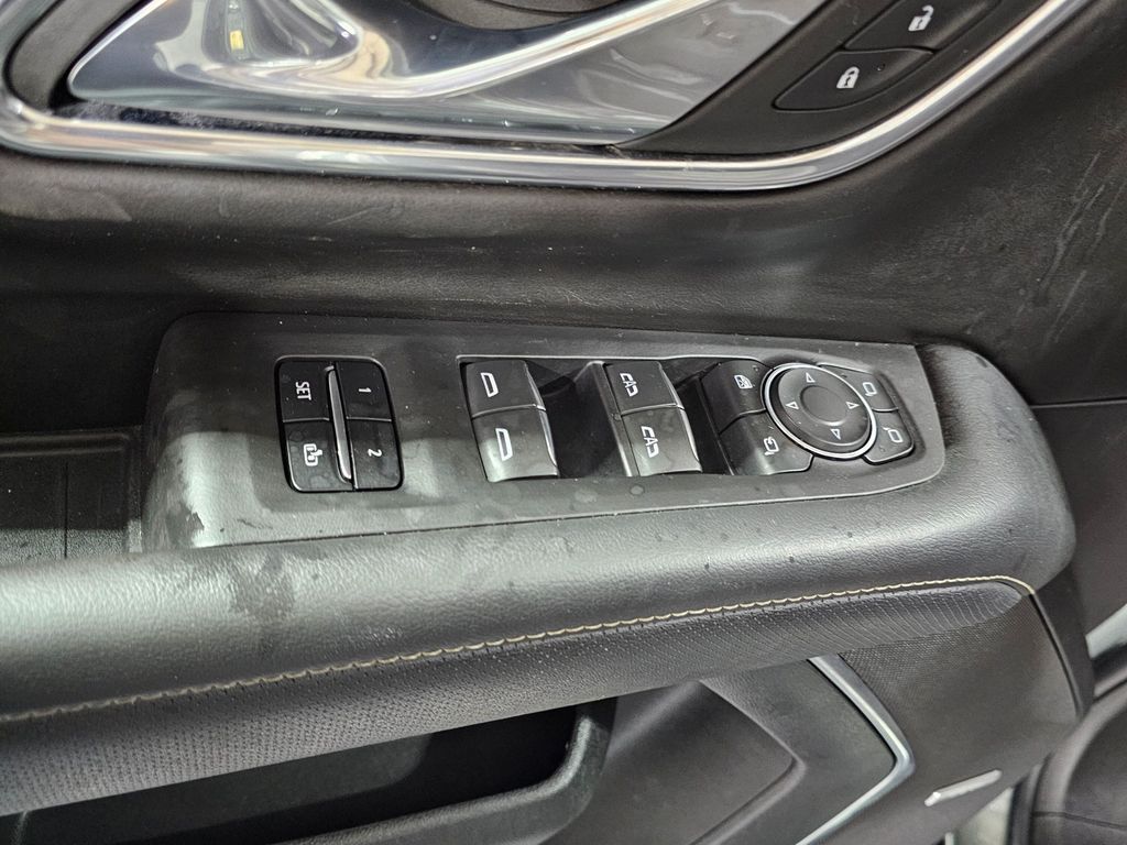 Used 2023  Chevrolet Premier image 20