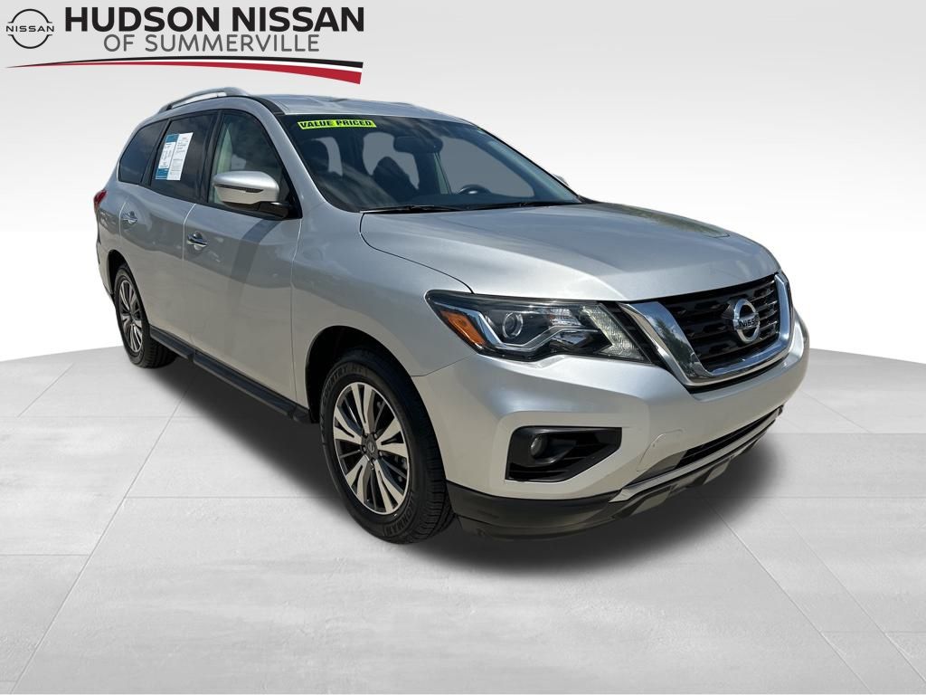 2017 Brilliant Silver Metallic Nissan Pathfinder SV SUV