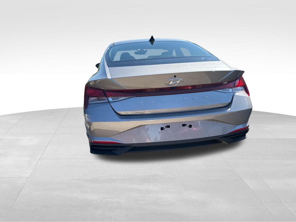 2023 Fluid Metal Hyundai Elantra SEL FWD Sedan