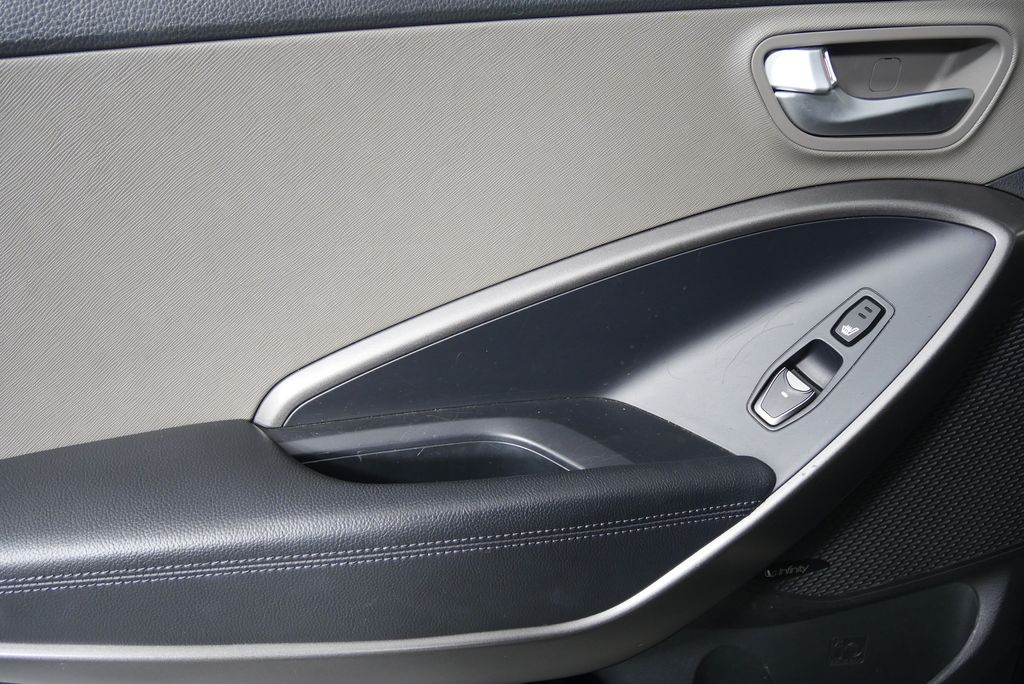 2013 Hyundai Santa Fe Sport 2.0T 13