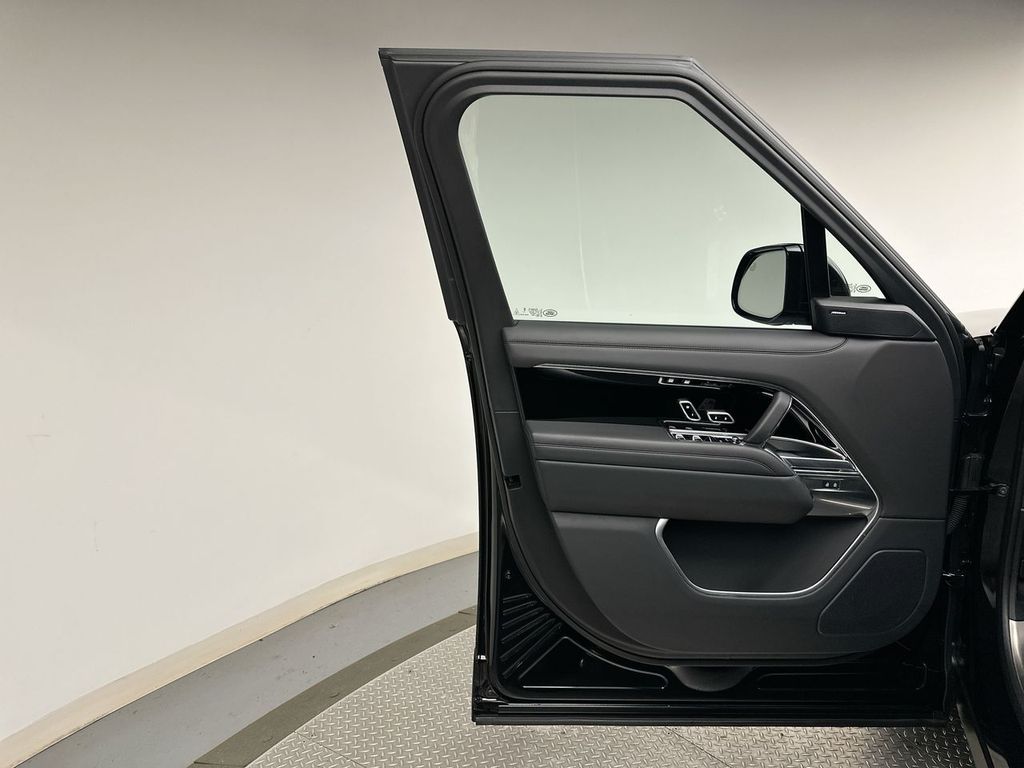 Thumbnail: 2025 Land Rover Range Rover - 21