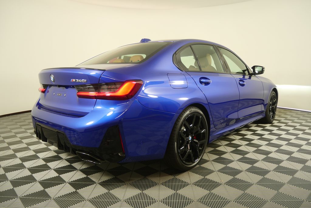 Thumbnail: 2026 BMW 3 Series - 3