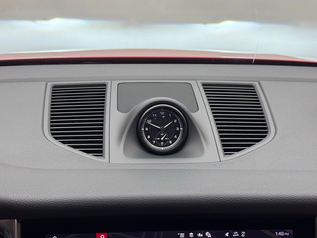 Thumbnail: 2026 Porsche Macan - 17