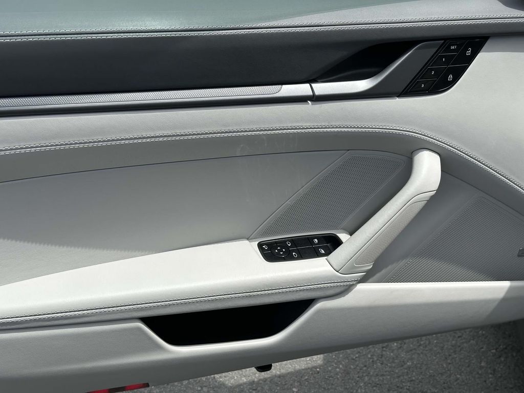 2021 Porsche 911 Carrera 21