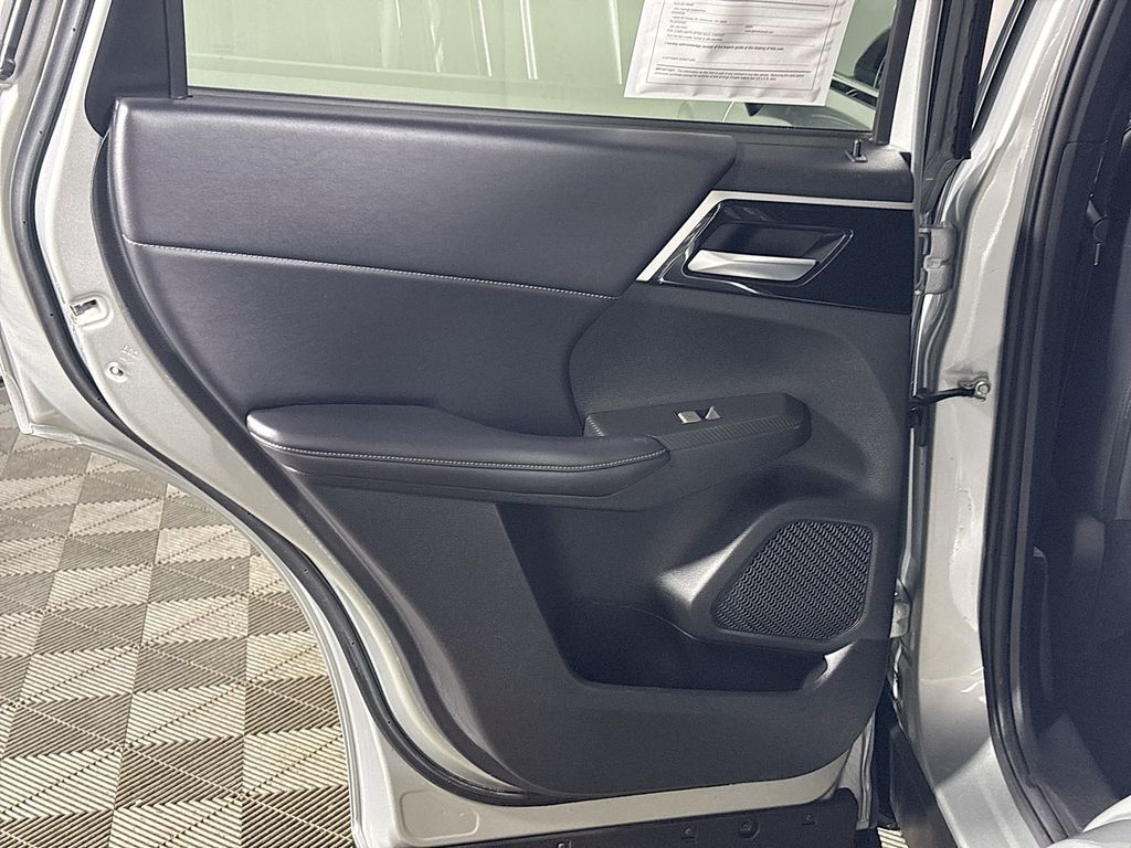 2024 Mitsubishi Outlander PHEV SE