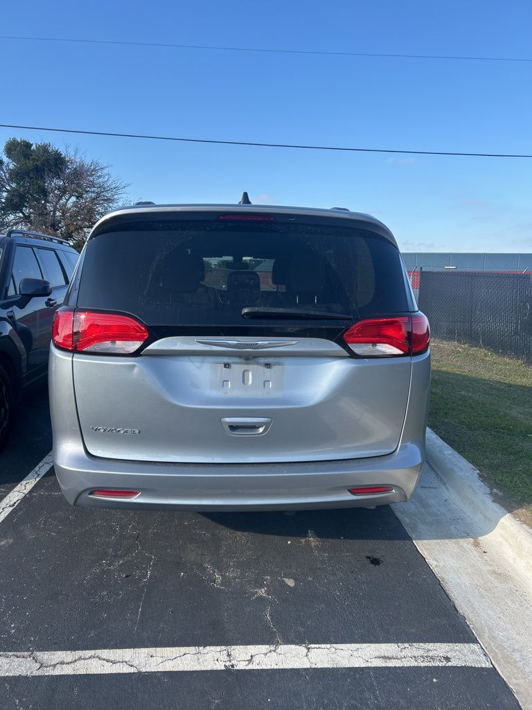 Thumbnail: 2021 Chrysler Voyager - 5