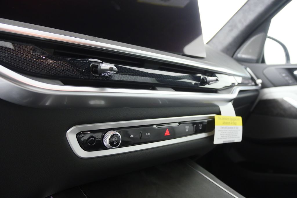 Thumbnail: 2026 BMW X7 - 23