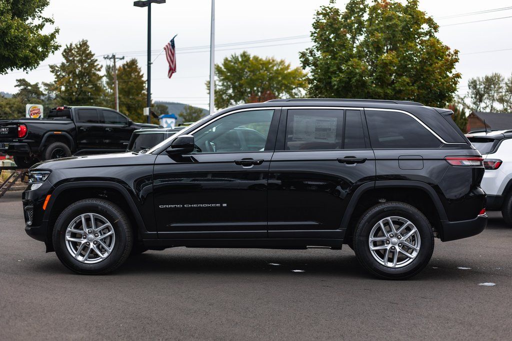 2025 Jeep Grand Cherokee Laredo X thumbnail 11