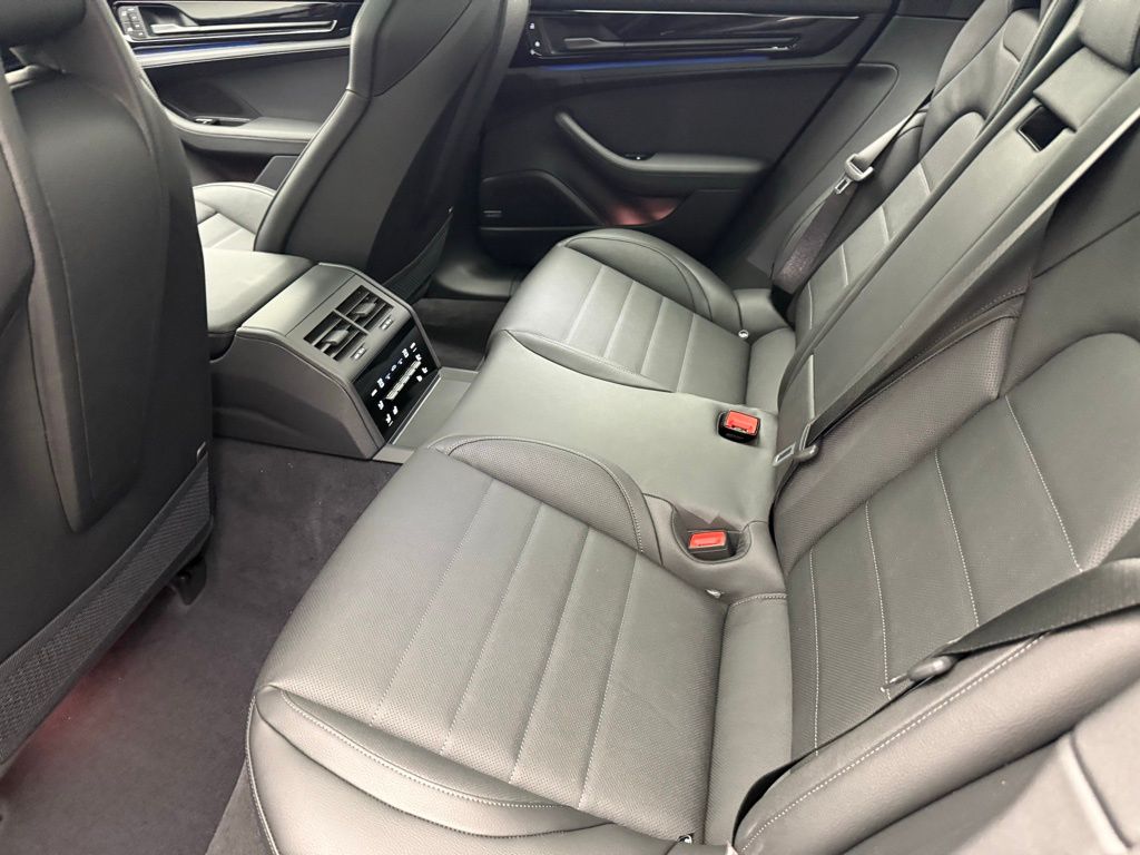 Thumbnail: 2026 Porsche Panamera - 25