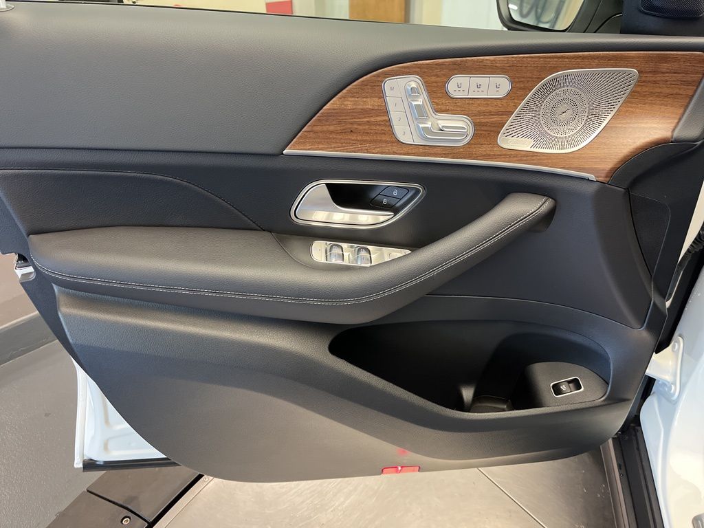 Thumbnail: 2026 Mercedes-Benz GLS - 11