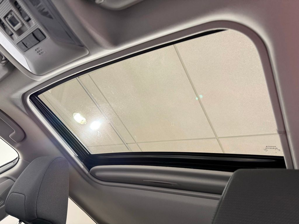 Thumbnail: 2022 Toyota RAV4 - 18