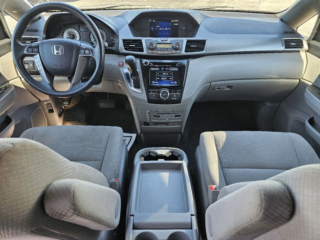 2017 Honda Odyssey SE 12