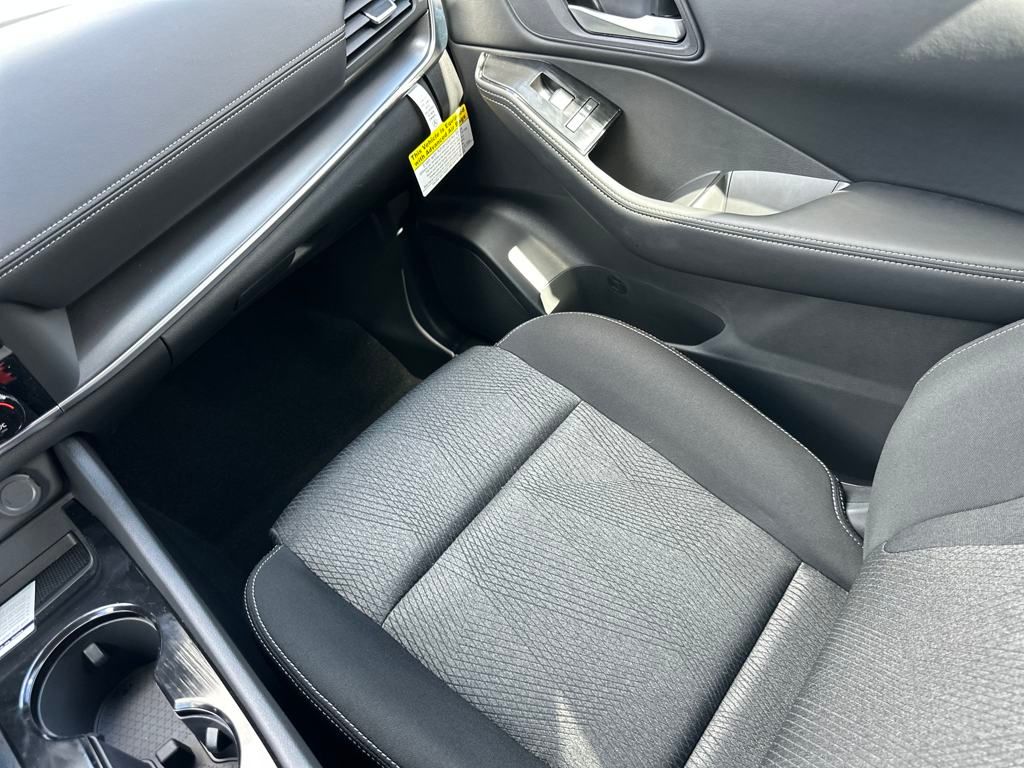 2025 Nissan Rogue SV photo
