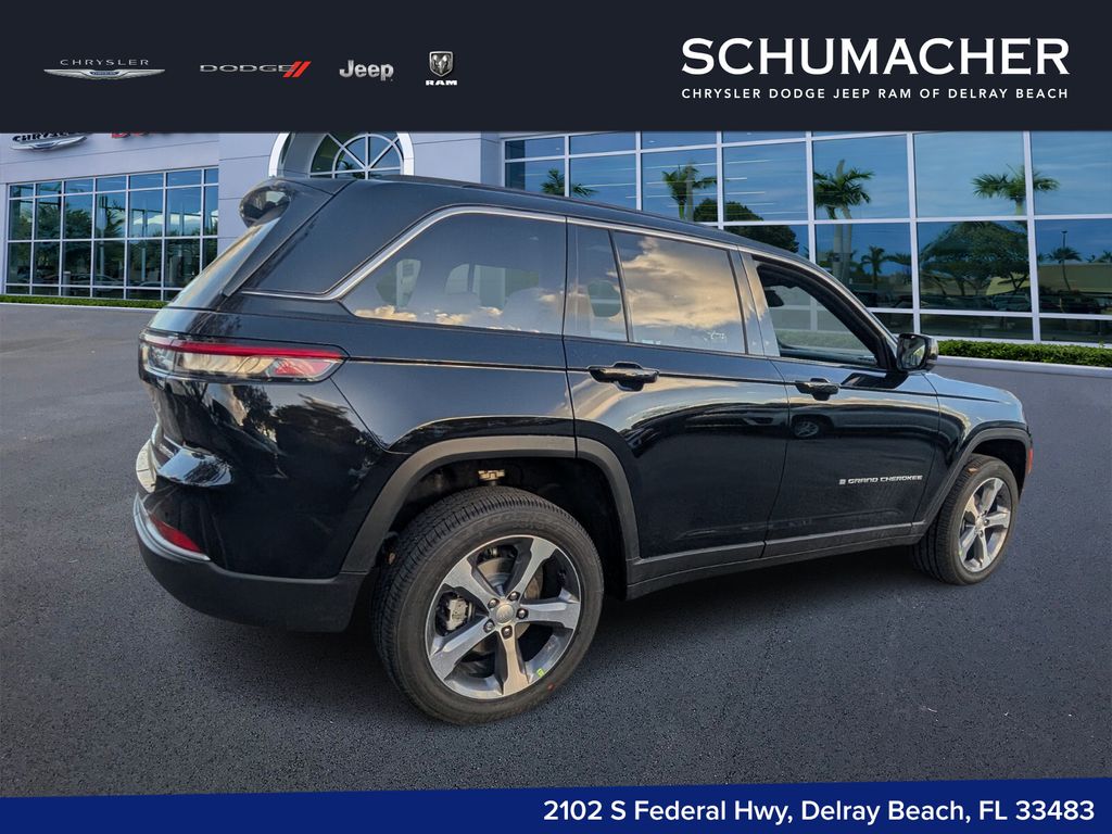 new 2026 Jeep Grand Cherokee car, priced at $42,650