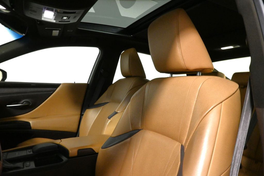 2019 Lexus ES 350 Luxury 16