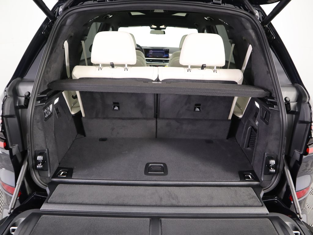 Thumbnail: 2026 BMW X7 - 30