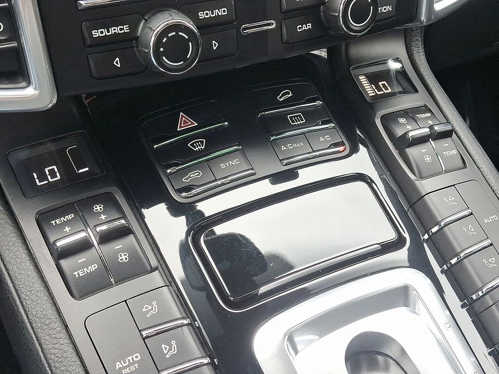 Thumbnail: 2015 Porsche Cayenne - 16