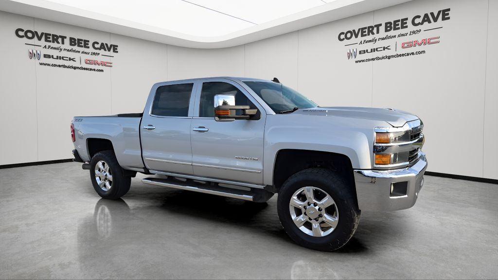 Silver Ice Metallic 2019 Chevrolet Silverado 2500HD LTZ Crew Cab 4WD Pickup Truck Four-Wheel Drive 6-Speed Automatic