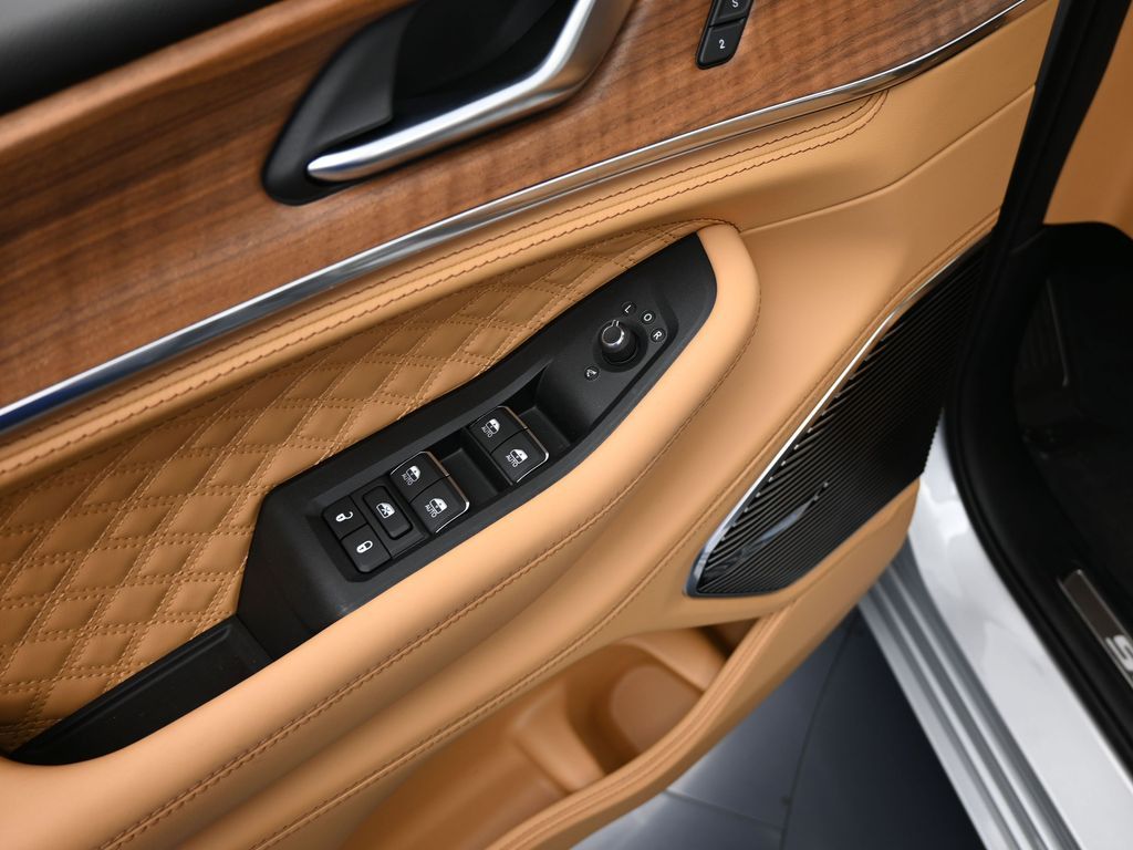 New 2025 Silver Zynith Jeep Summit image 14