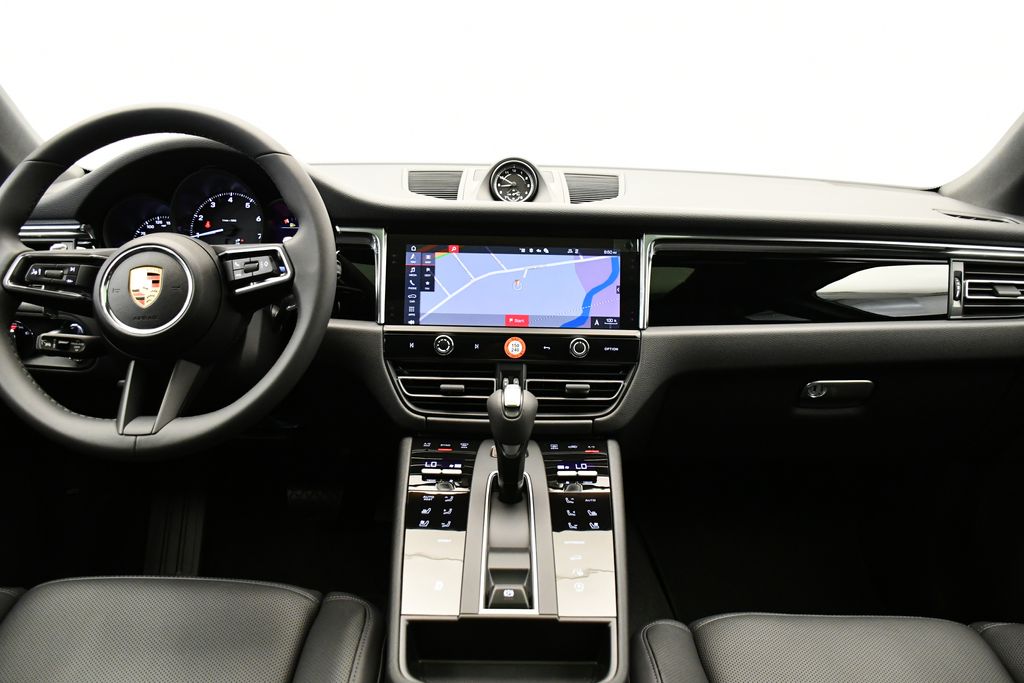 Thumbnail: 2025 Porsche Macan - 21