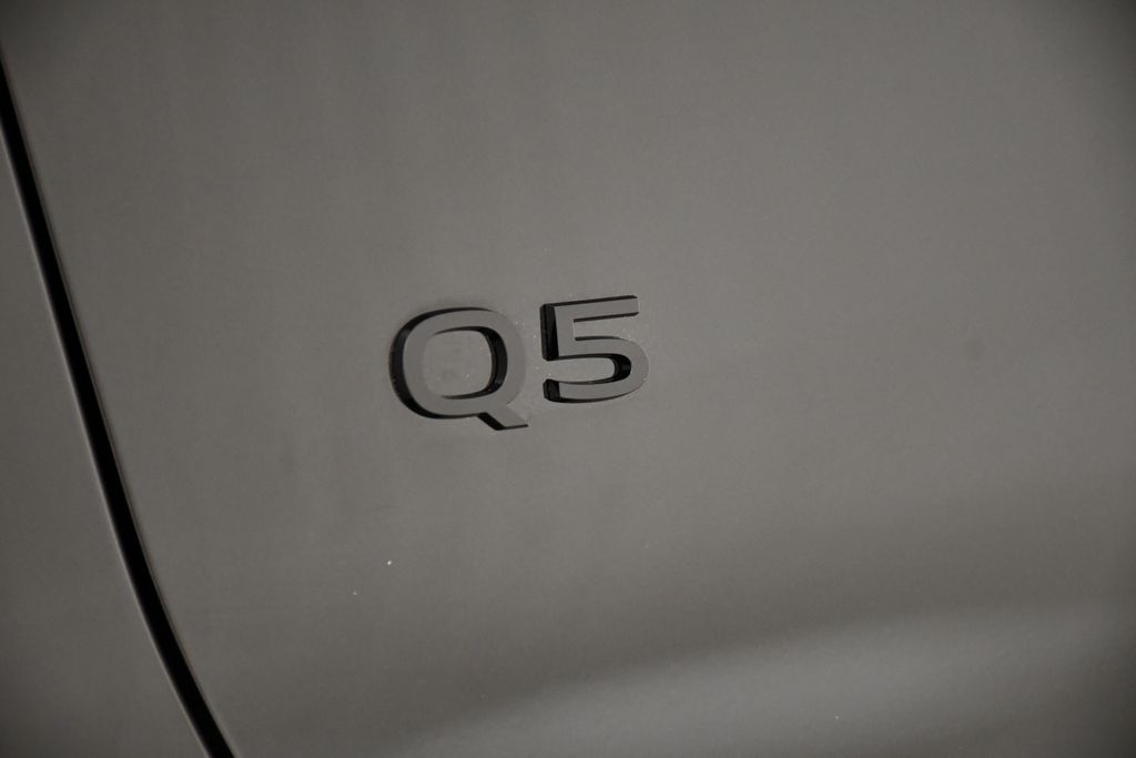 Thumbnail: 2025 Audi Q5 - 9