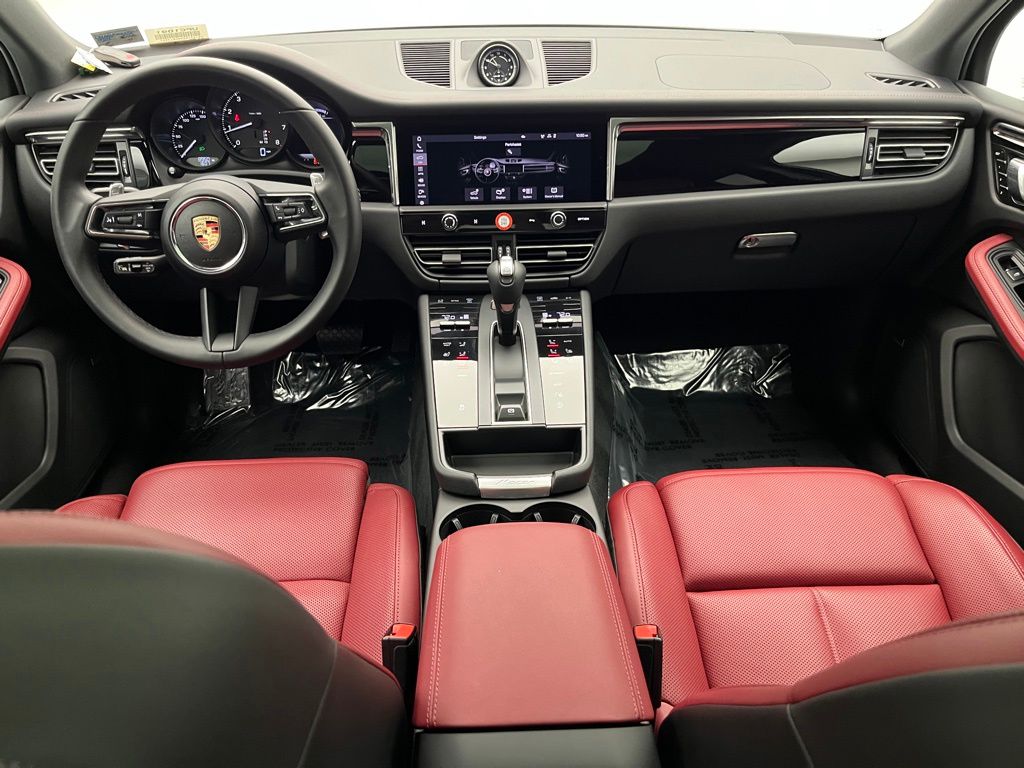 Thumbnail: 2025 Porsche Macan - 31