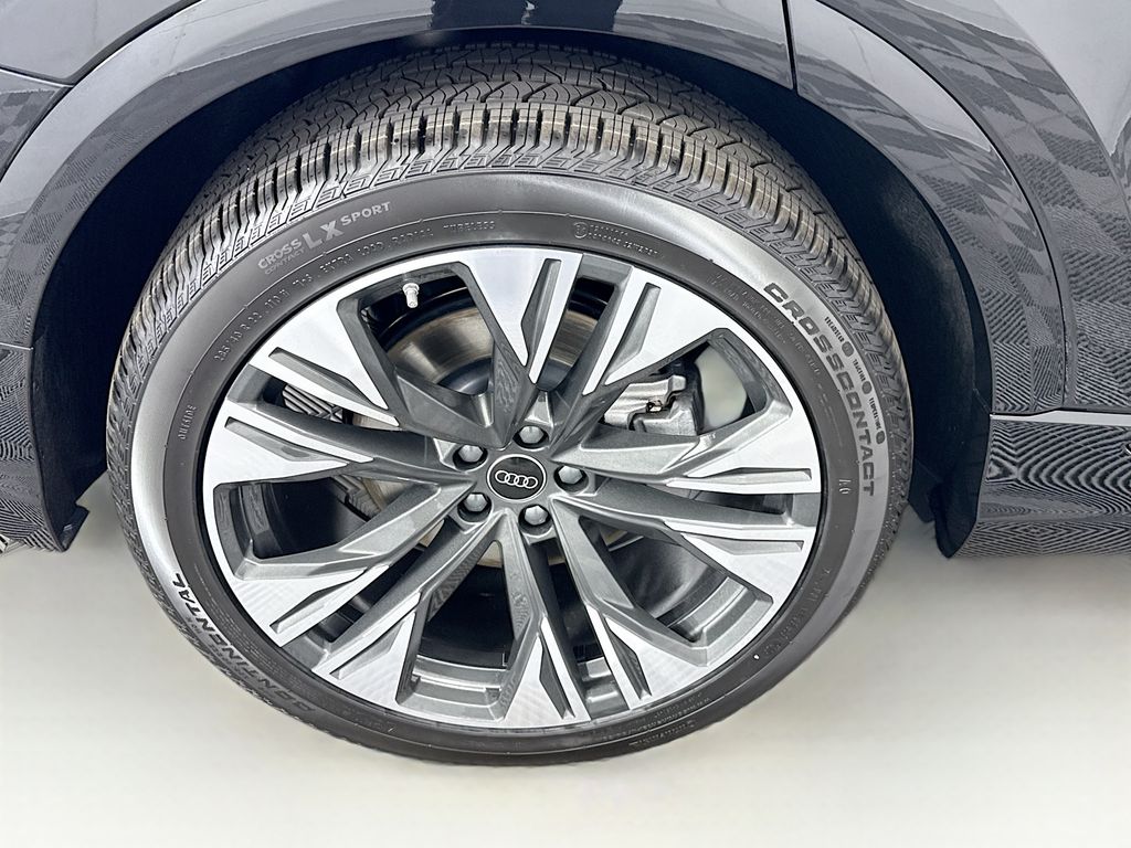 Thumbnail: 2026 Audi Q8 - 32