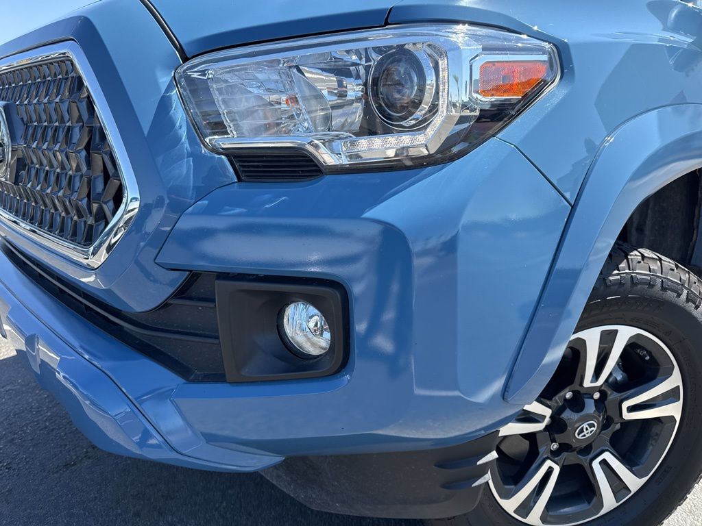 Thumbnail: 2019 Toyota Tacoma - 4