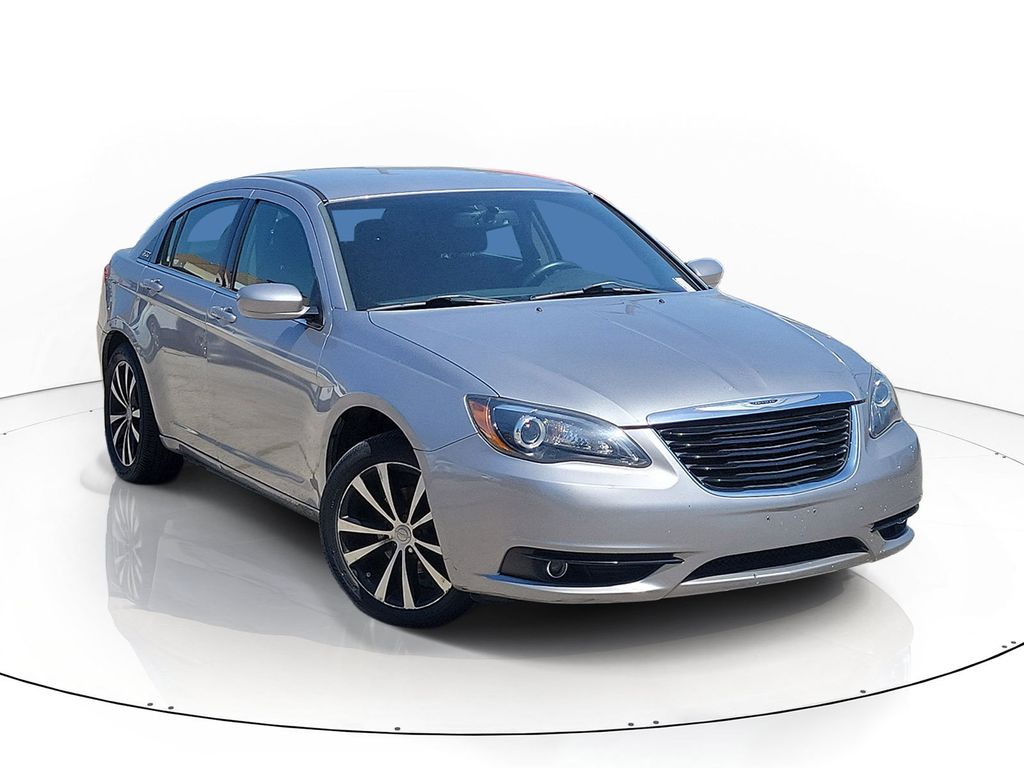 Billet Silver Metallic Clearcoat 2014 Chrysler 200 Sedan Front-Wheel Drive 4-Speed Automatic