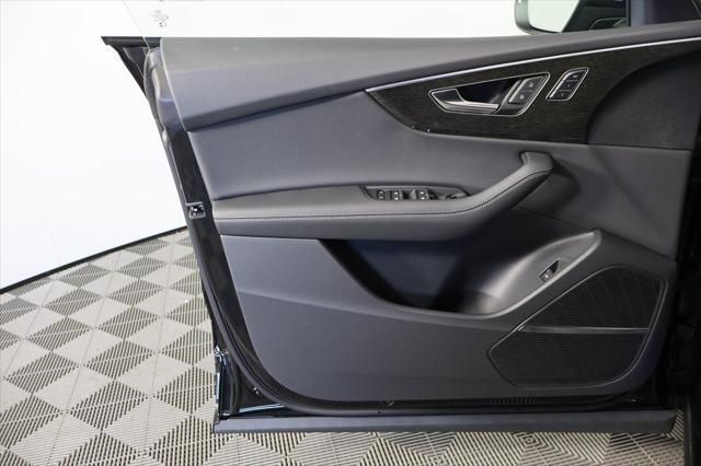 Thumbnail: 2026 Audi Q8 - 6