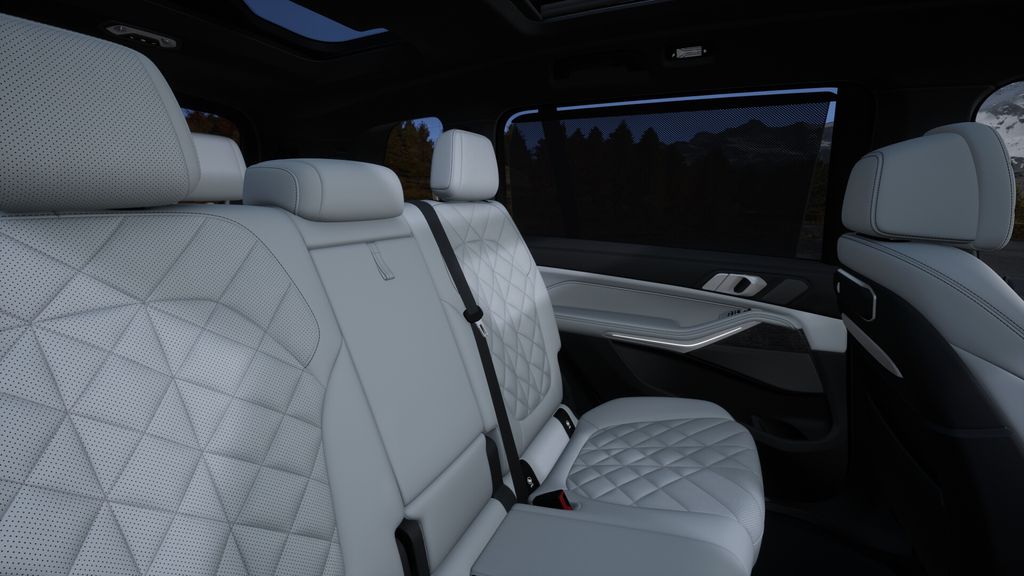 Thumbnail: 2026 BMW X7 - 12