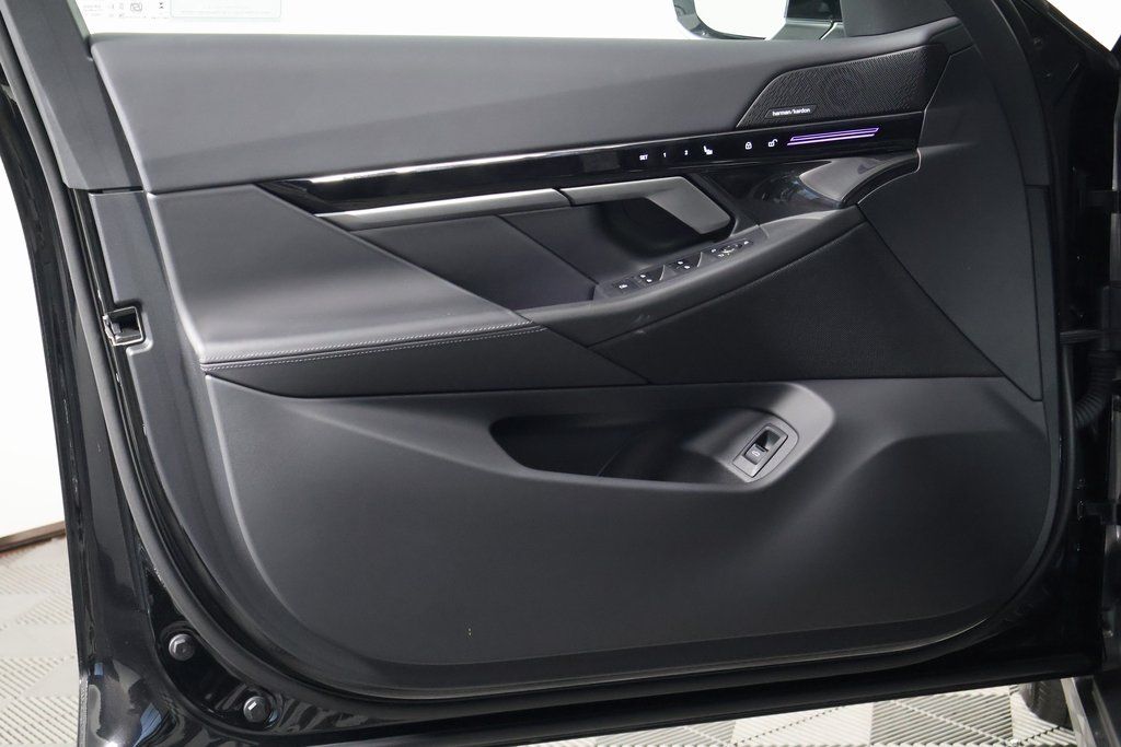 Thumbnail: 2024 BMW 5 Series - 12