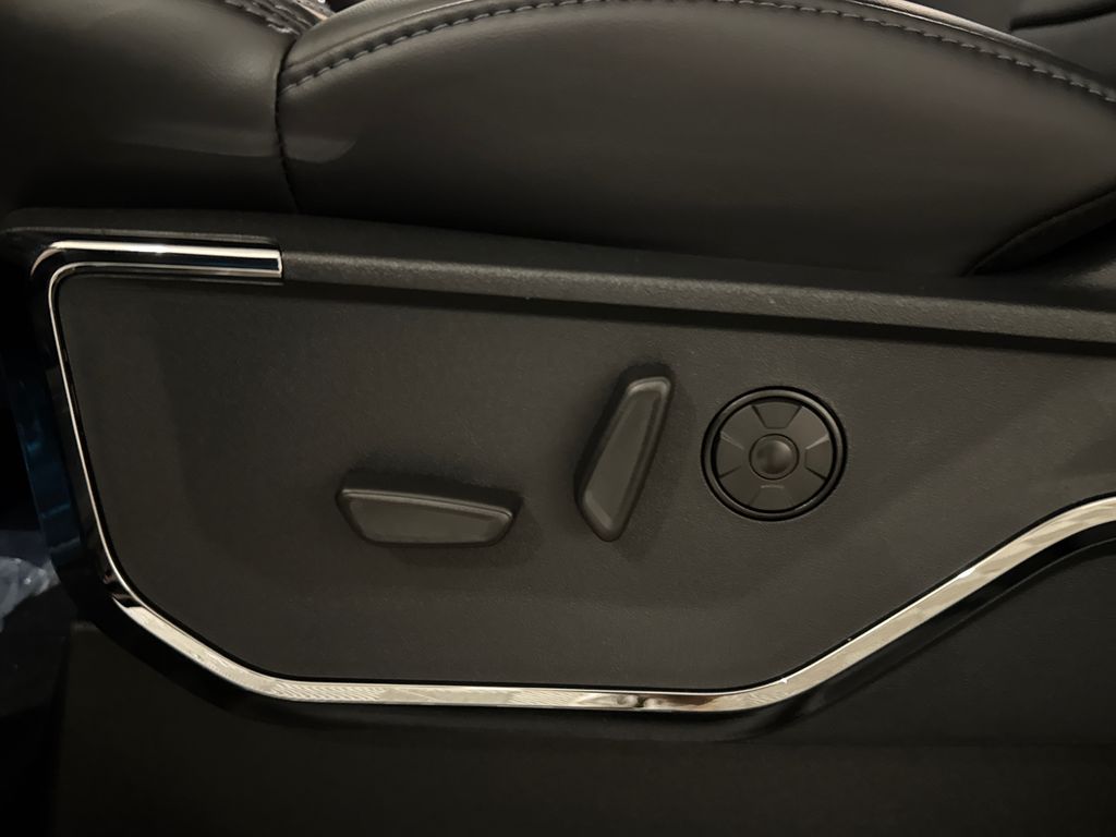New 2026 Black Ford Platinum image 26
