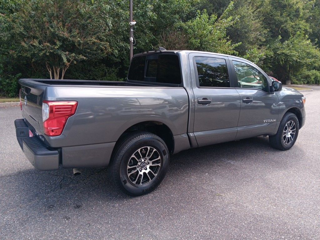 2023 Nissan Titan SV 10