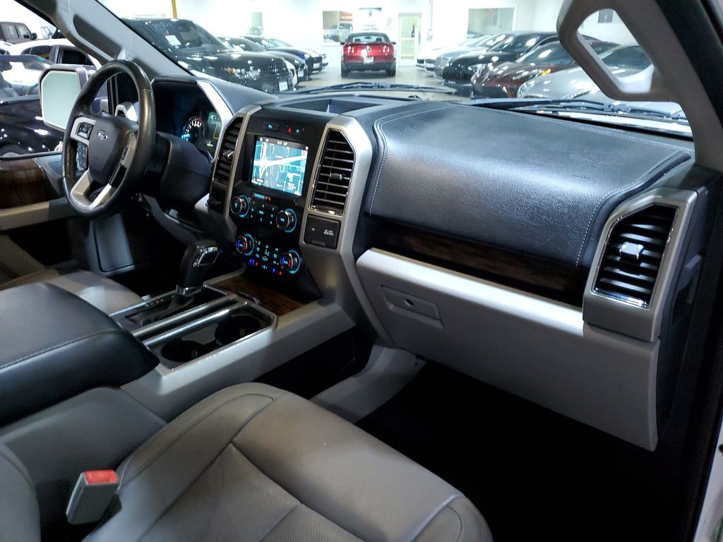 2019 Ford F-150 Lariat 17