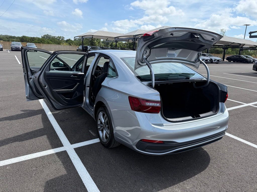 Thumbnail: 2024 Volkswagen Jetta - 24