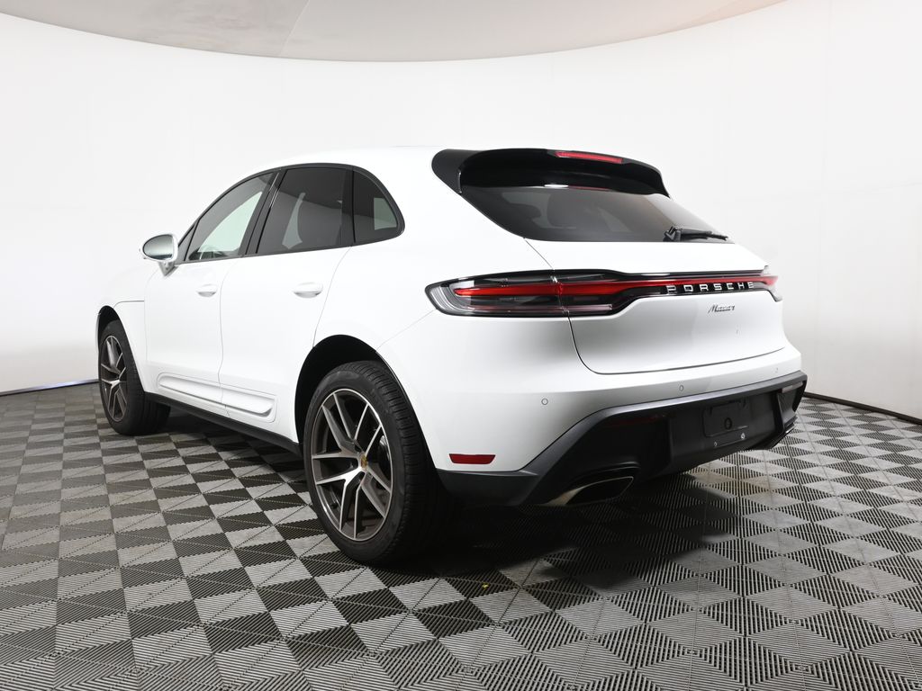 Thumbnail: 2024 Porsche Macan - 3