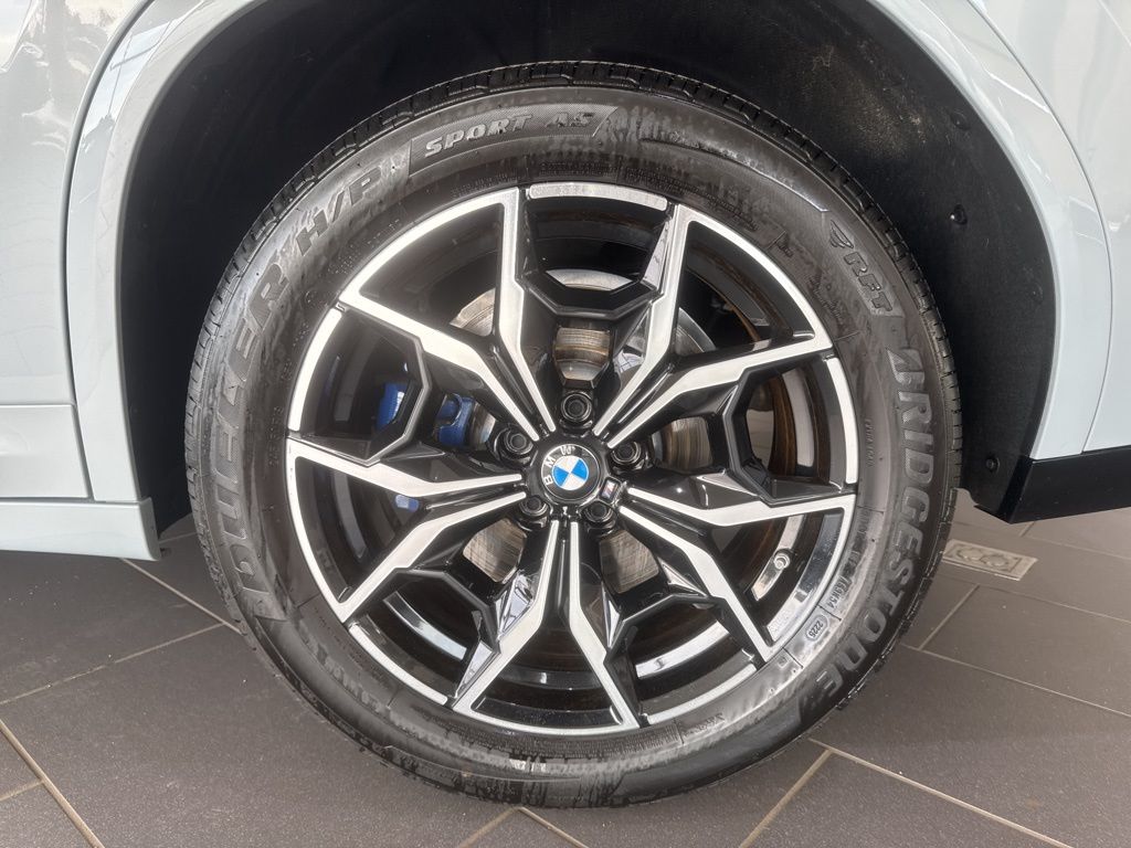 Thumbnail: 2025 BMW X4 - 11