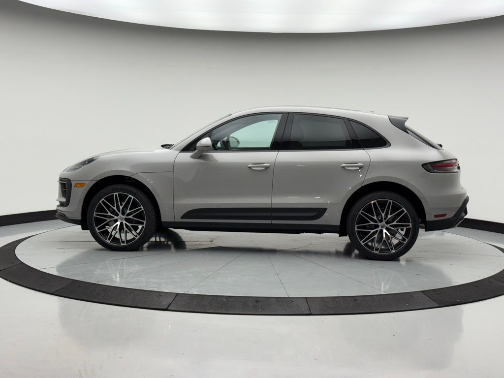 Thumbnail: 2026 Porsche Macan - 2