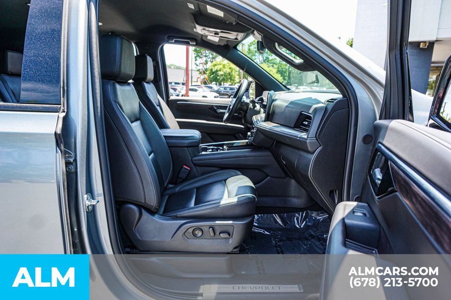 Used 2025 Gray Chevrolet Z71 image 25