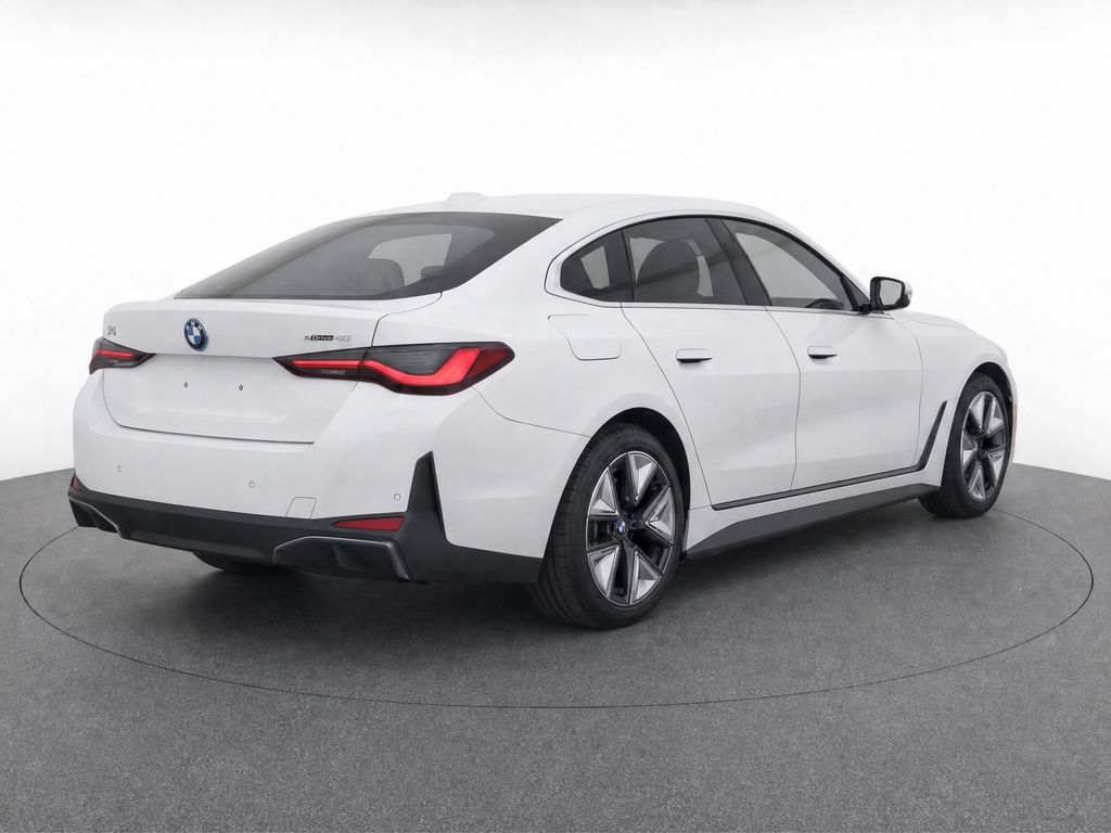 Thumbnail: 2023 BMW i4 - 3