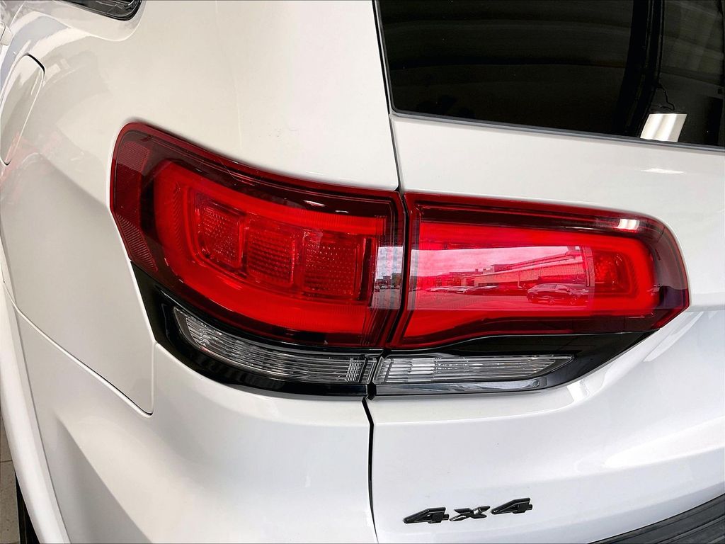 2018 Jeep Grand Cherokee — photo 33