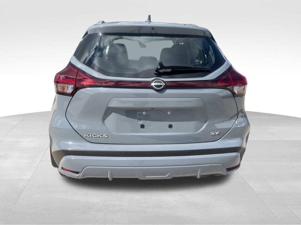 2024 Boulder Gray Pearl Nissan Kicks SV FWD SUV