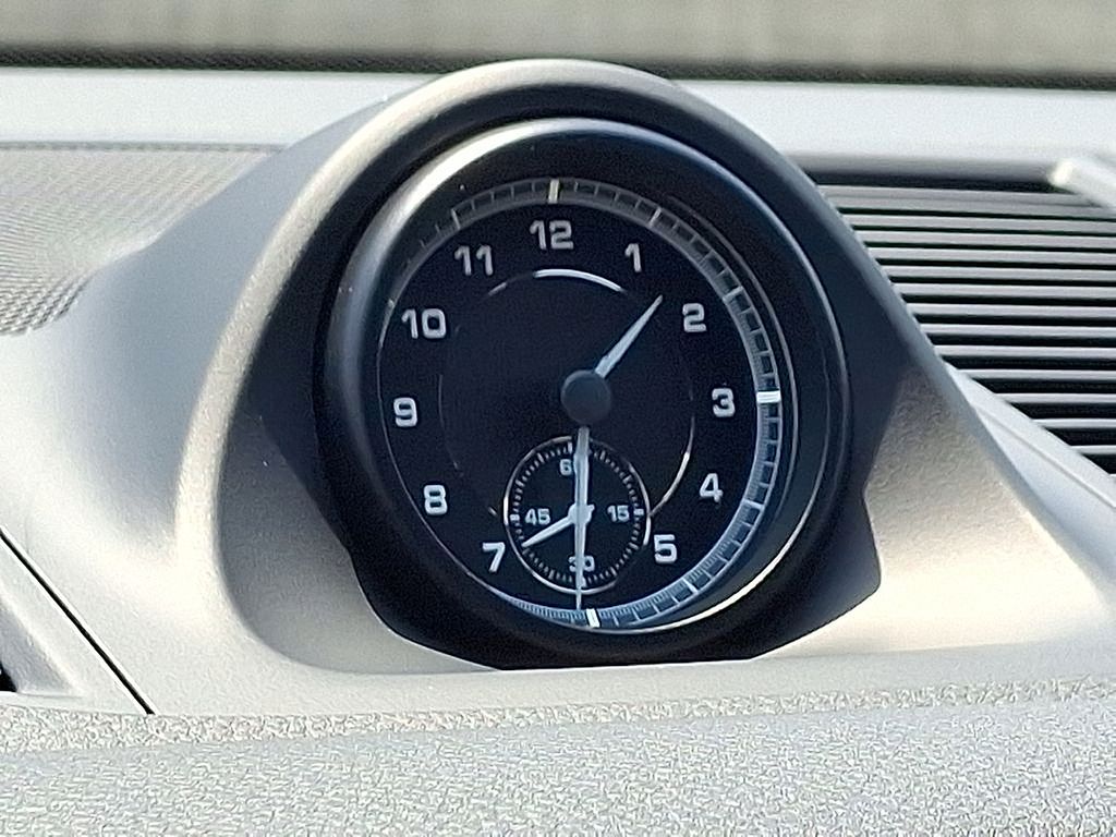 Thumbnail: 2025 Porsche Macan - 25