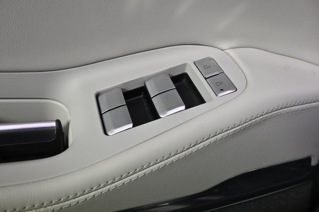 New 2026 White Lincoln Reserve image 24