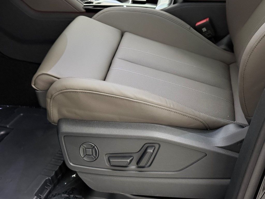 Thumbnail: 2025 Audi Q5 - 27