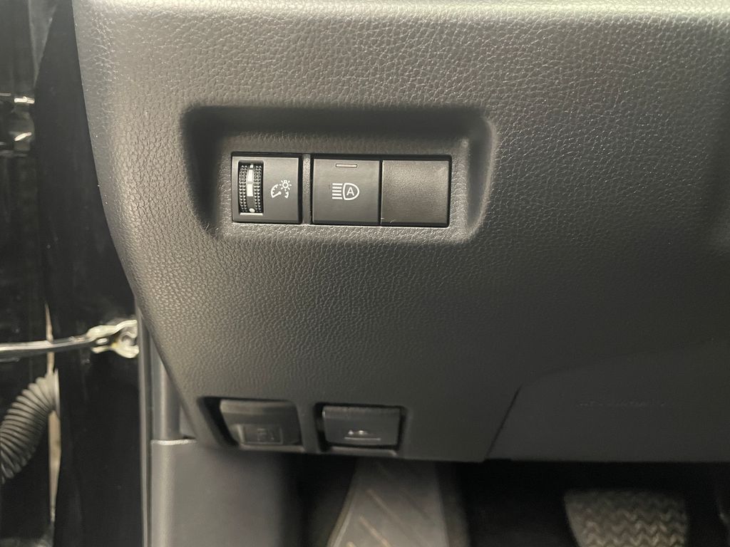 2022 Toyota RAV4 XLE 19