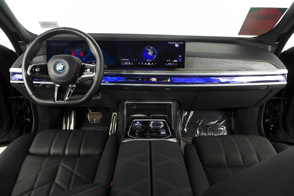 Thumbnail: 2023 BMW i7 - 24